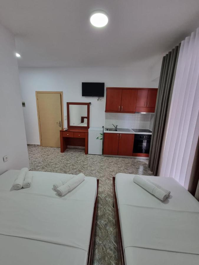 Ideal Apartments & Rooms Sarandë エクステリア 写真