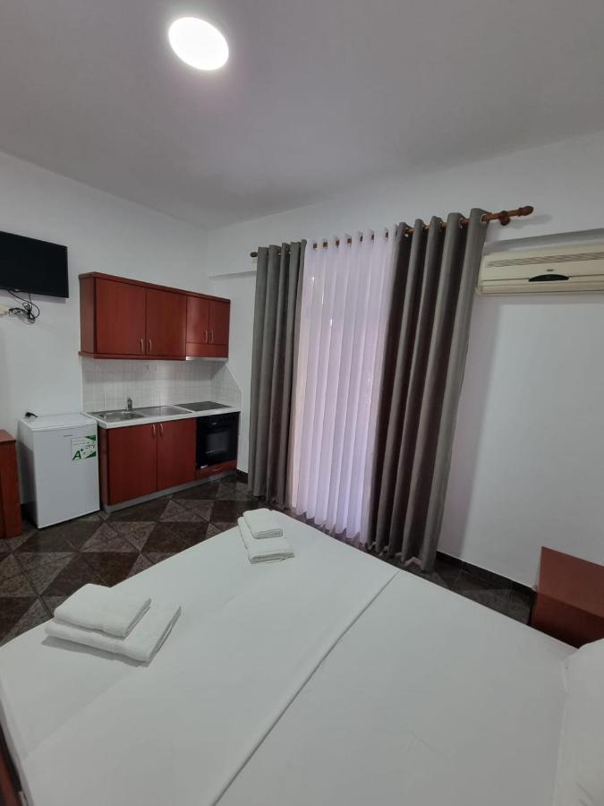 Ideal Apartments & Rooms Sarandë エクステリア 写真