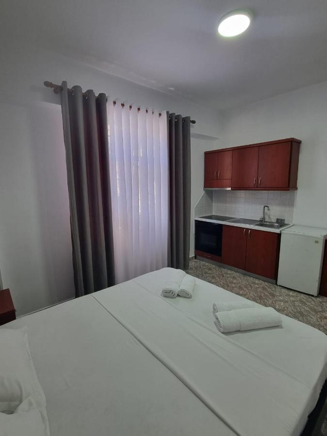 Ideal Apartments & Rooms Sarandë エクステリア 写真